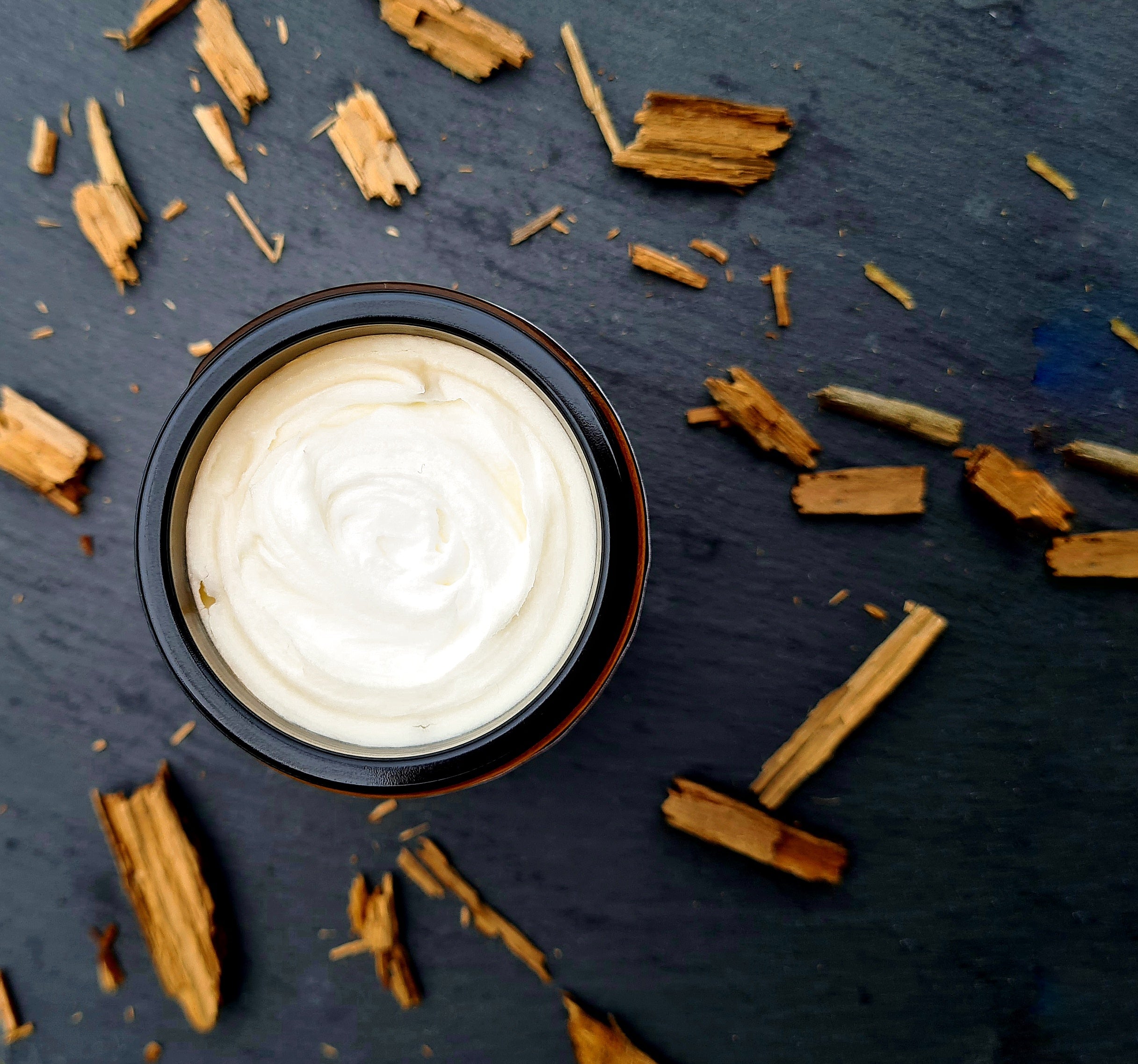 Šlehaný Lůj SANTÁL & FRANKINCENSE